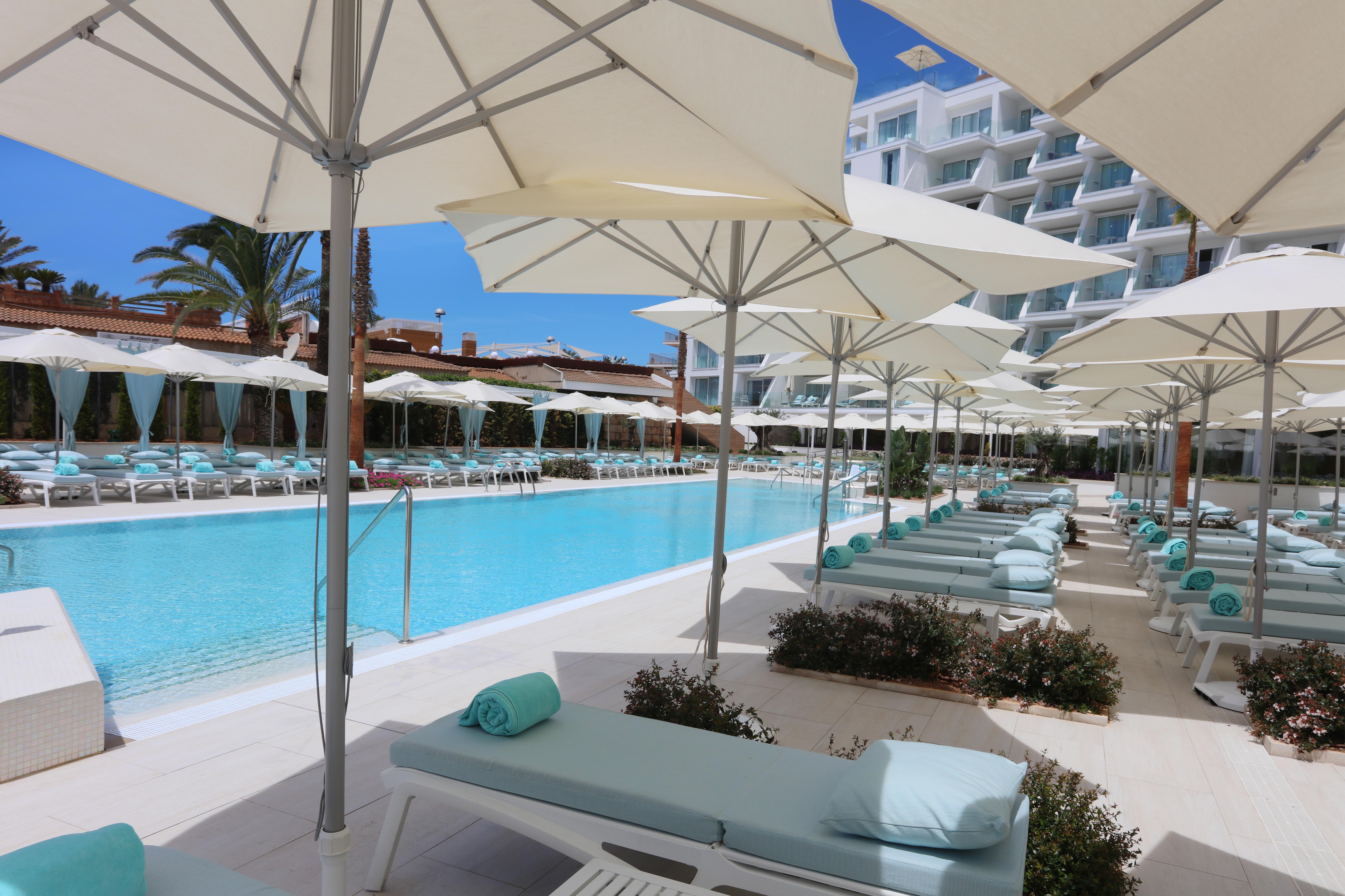 Iberostar Selection Playa De Palma Hotel Exterior foto The pool at the hotel