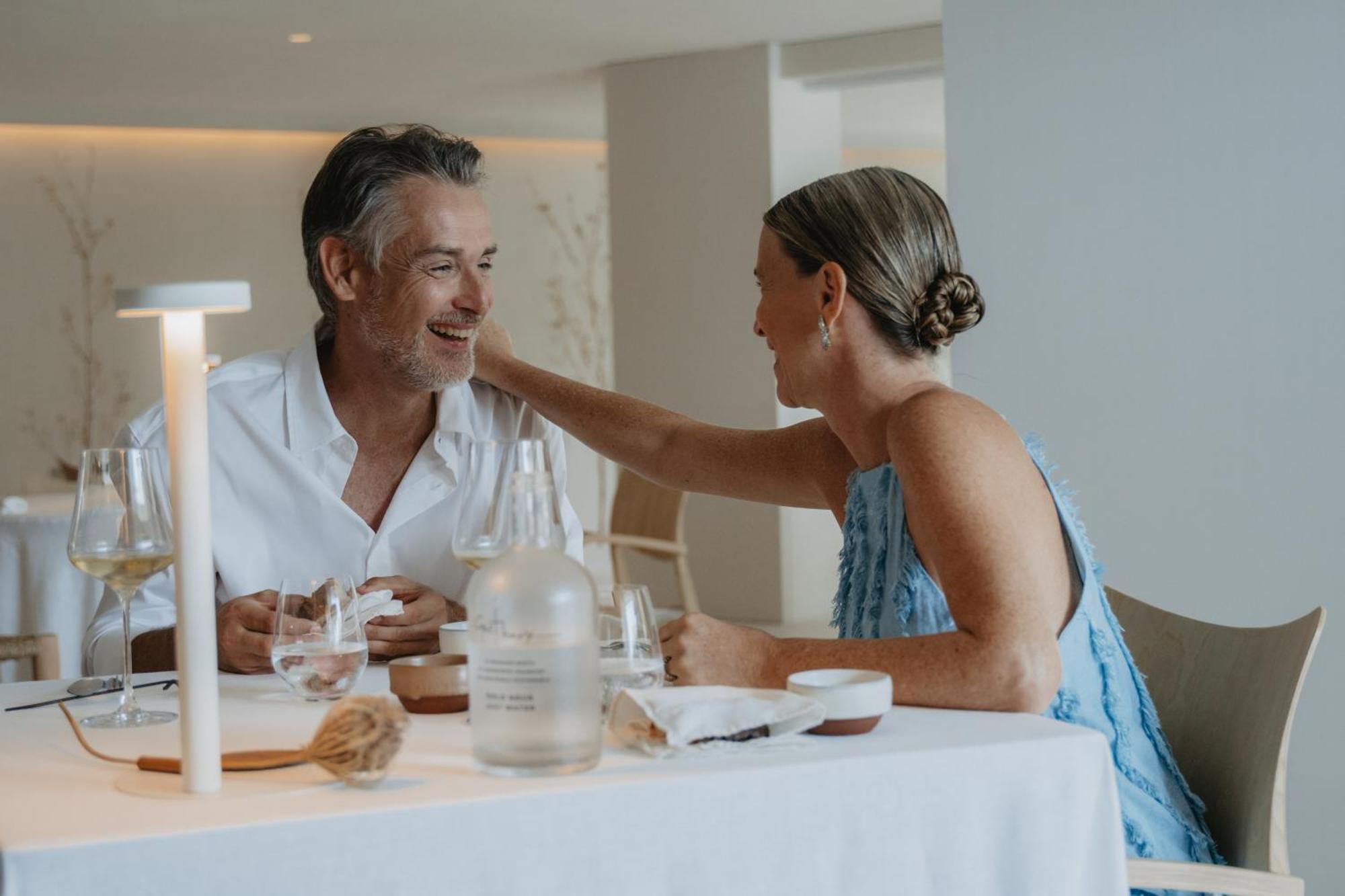 Iberostar Selection Playa De Palma Hotel Exterior foto A couple dining together