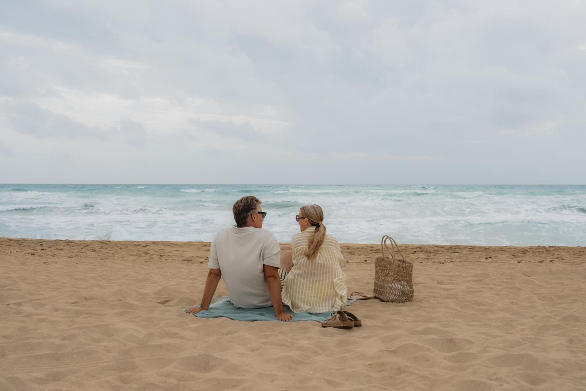 Iberostar Selection Playa De Palma Hotel Exterior foto A couple sitting on a beach